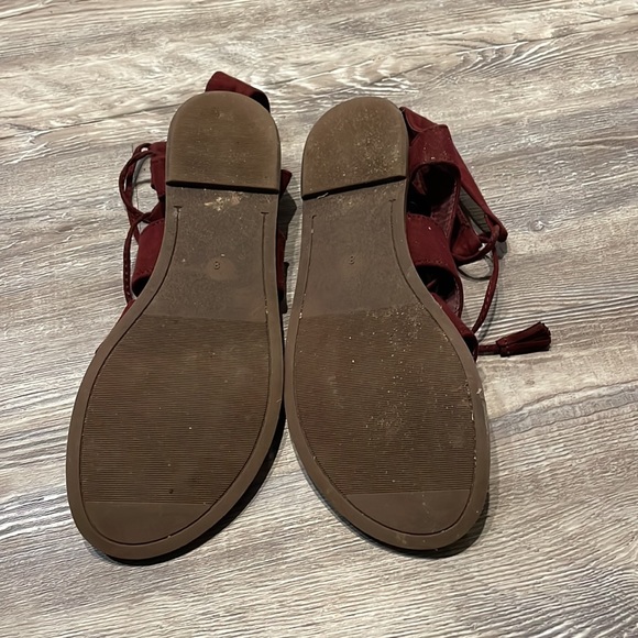 Women’s Roman Sandal style flats - Picture 3 of 3